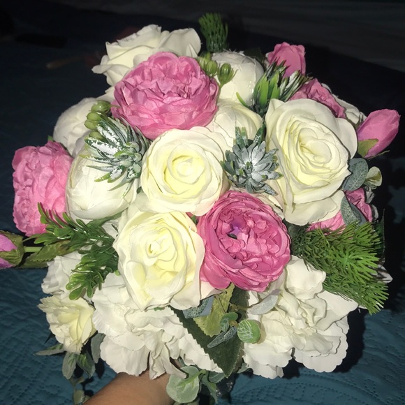 NWT Beautiful bridal bouquet handmade - Picture 3 of 8